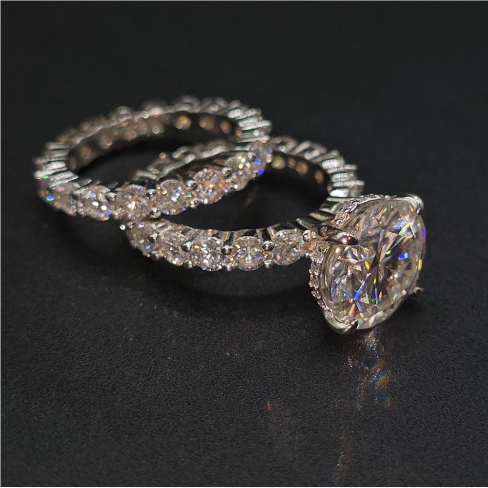 💎 4CT 🔥 FIRE Moissanite
Engagement Ring + Eternity
Band Set (Size 5)